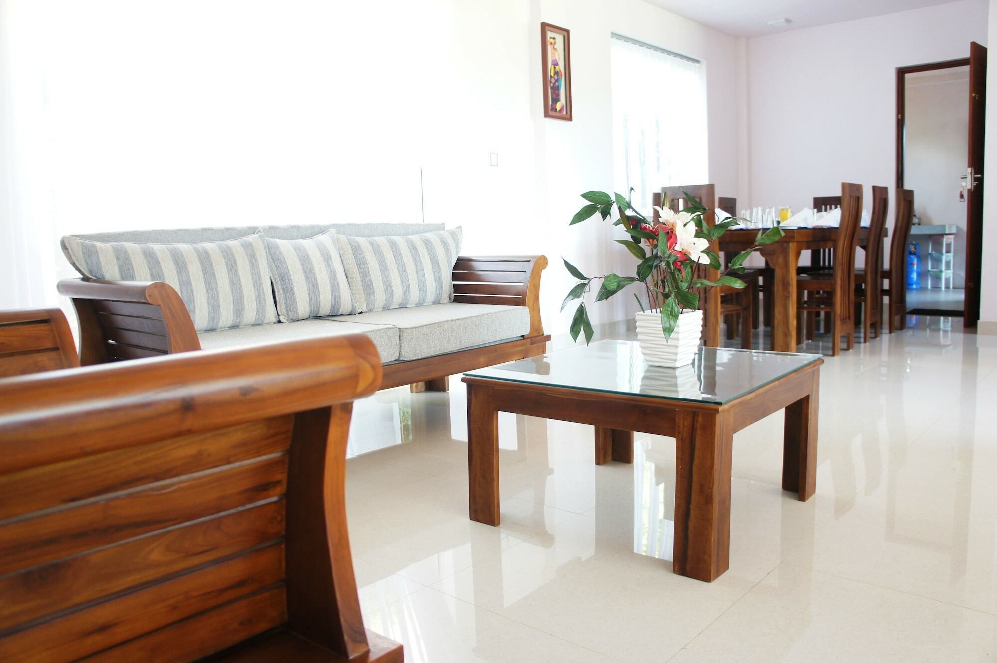נוארה אליה J'S Villa מראה חיצוני תמונה
